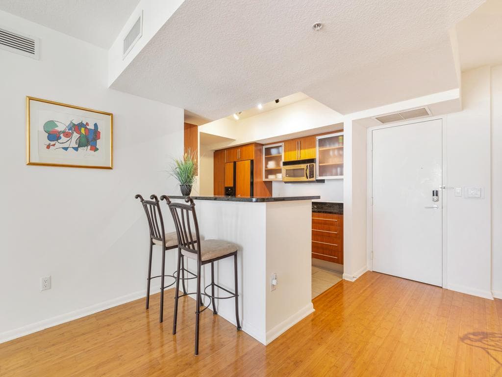 1551 N Flagler Drive 903 photo 7
