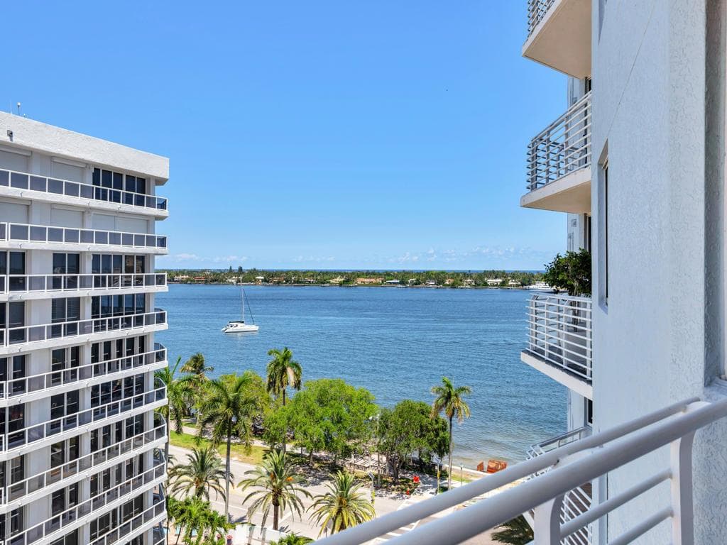 1551 N Flagler Drive 903 photo 1