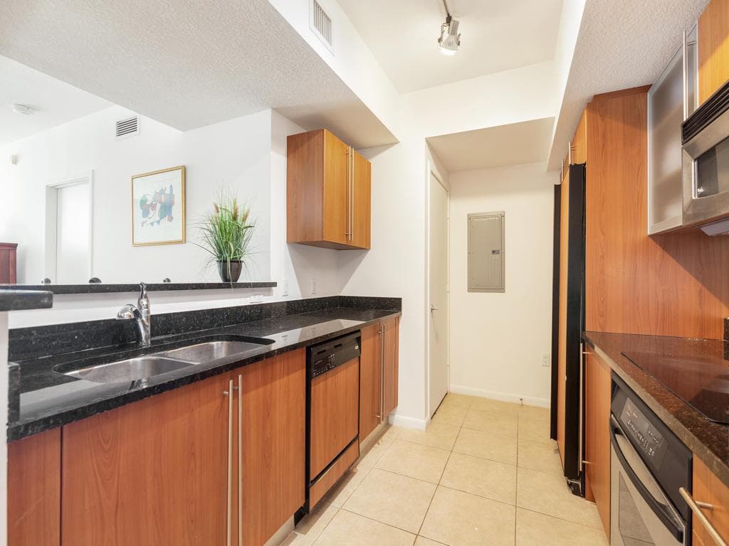 1551 N Flagler Drive 903 photo 9