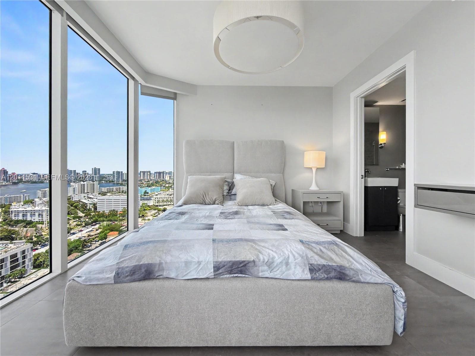17555 Collins Ave 2501 photo 25