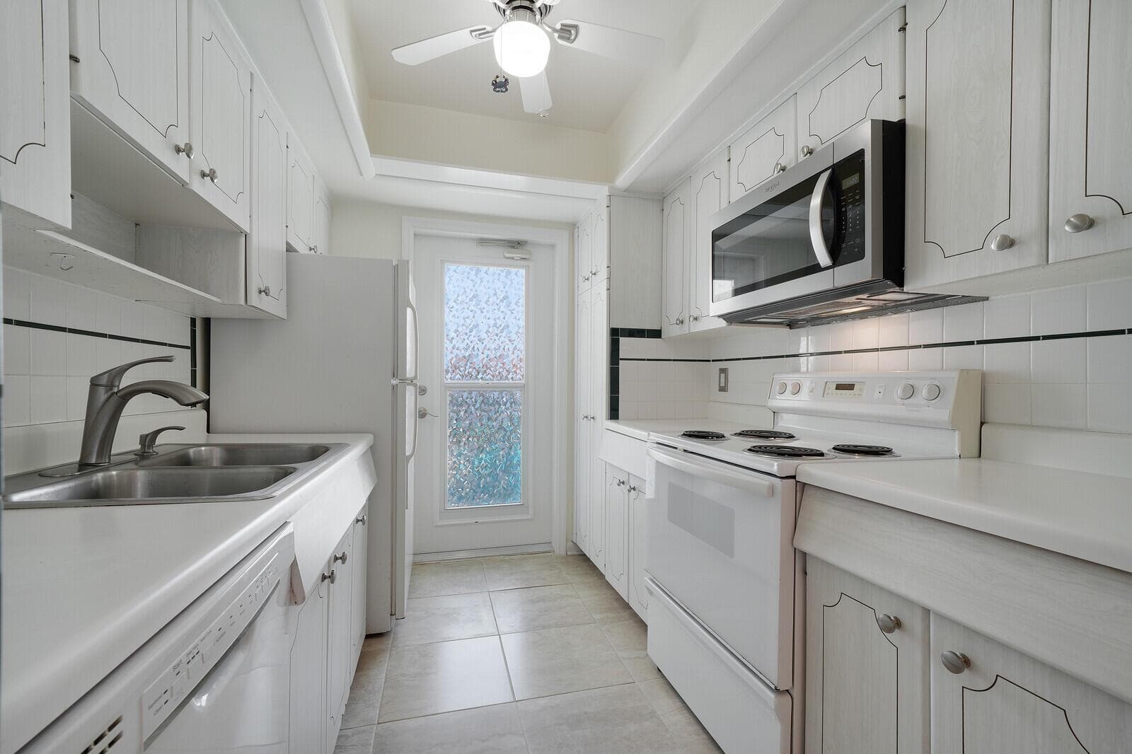 37 Yacht Club Drive Unit 202 photo 9