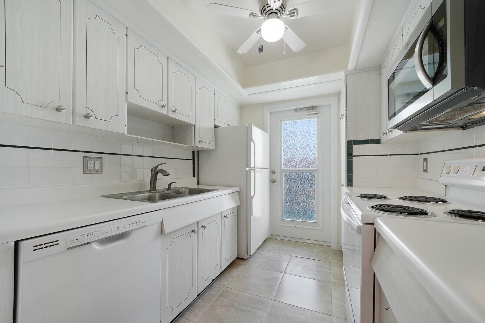 37 Yacht Club Drive Unit 202 photo 10
