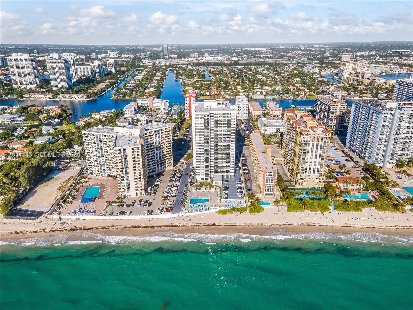 3140 Ocean Dr (Avail Now- Nov 15, 2026) 2411 photo 2