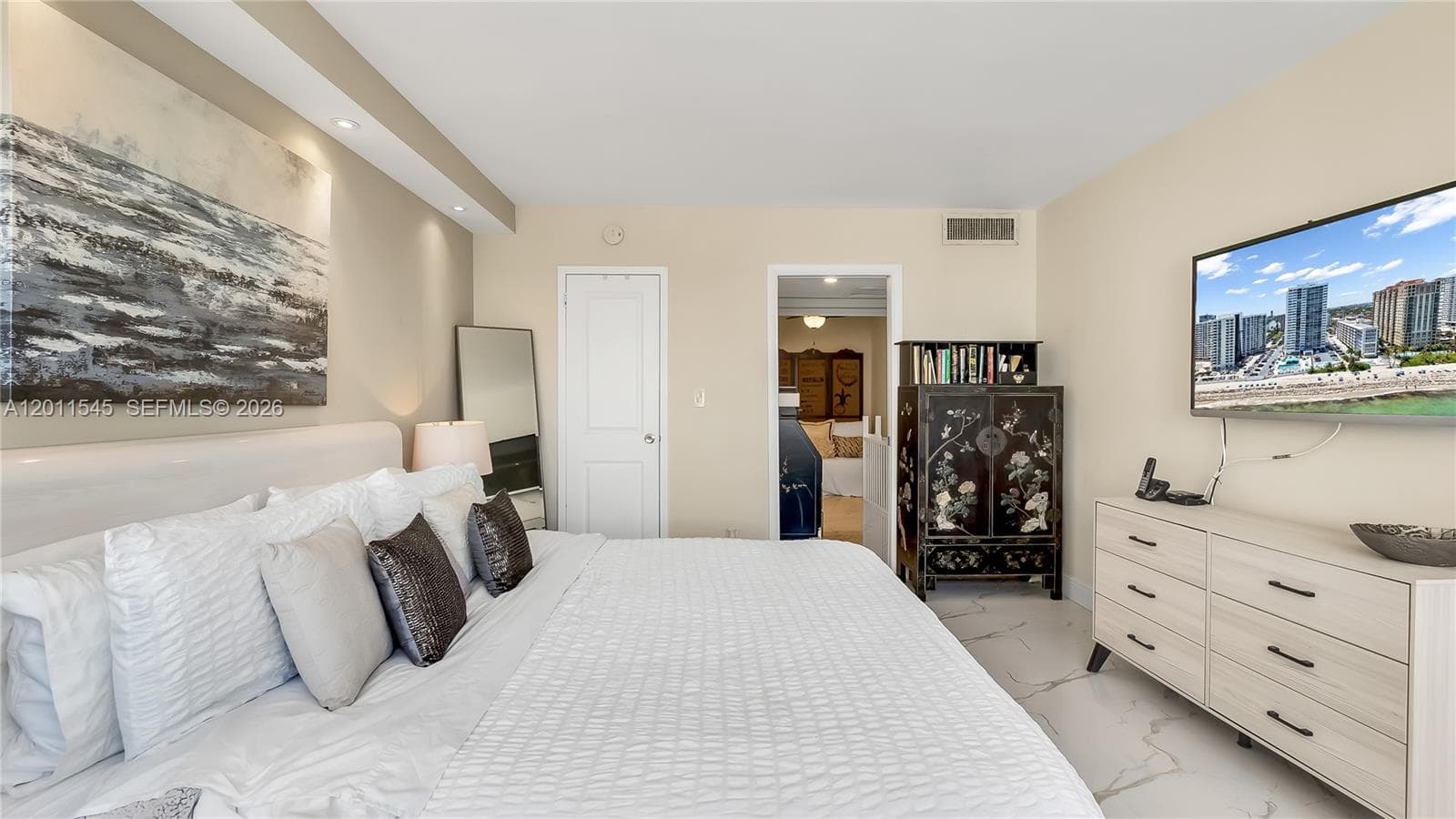 3140 Ocean Dr (Avail Now- Nov 15, 2026) 2411 photo 22
