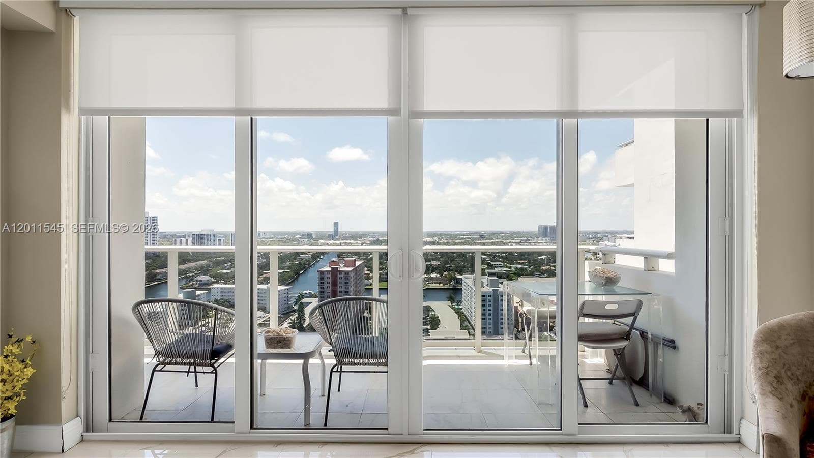 3140 Ocean Dr (Avail Now- Nov 15, 2026) 2411 photo 5