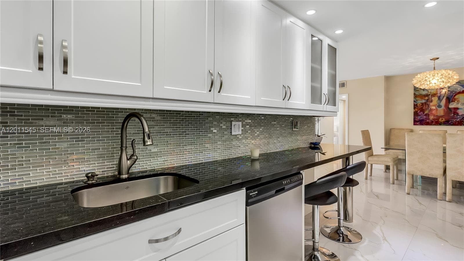 3140 Ocean Dr (Avail Now- Nov 15, 2026) 2411 photo 15