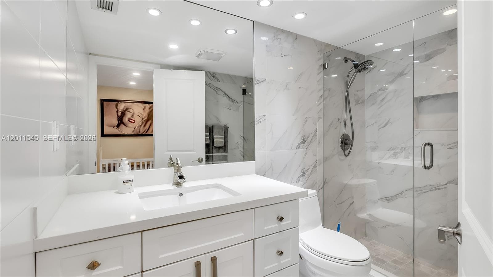 3140 Ocean Dr (Avail Now- Nov 15, 2026) 2411 photo 19