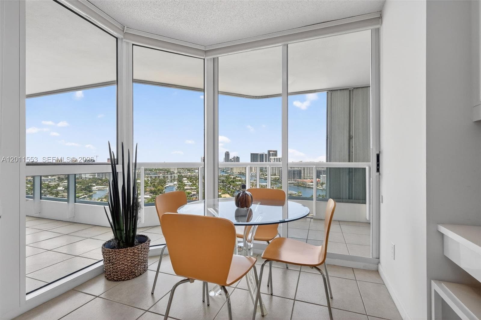 21205 YACHT CLUB DR 2409 photo 12
