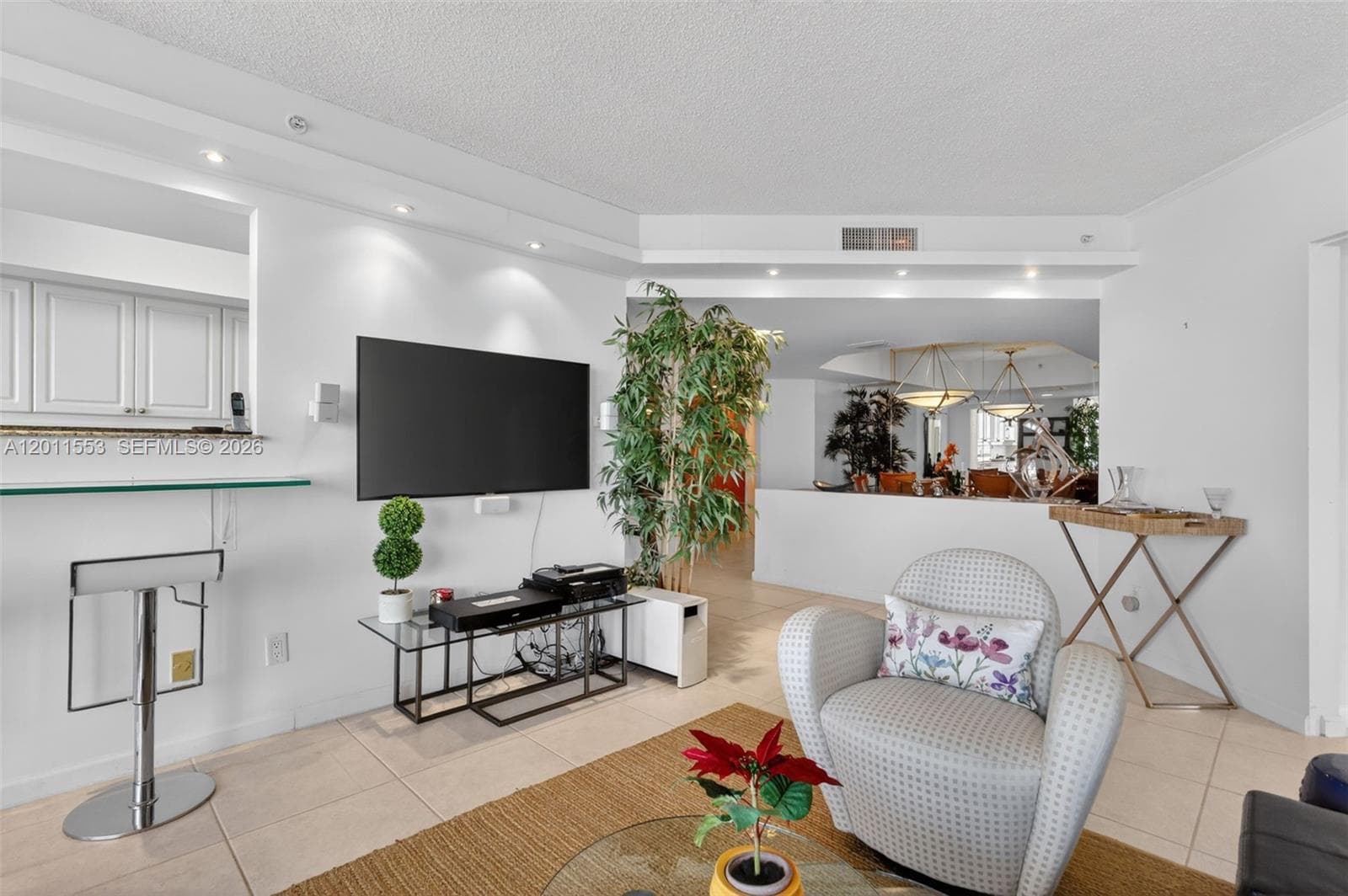 21205 YACHT CLUB DR 2409 photo 5