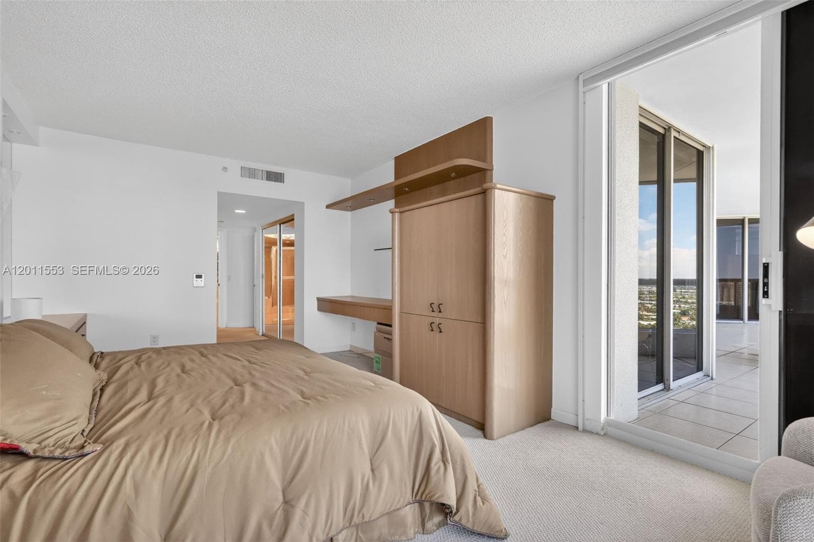 21205 YACHT CLUB DR 2409 photo 15
