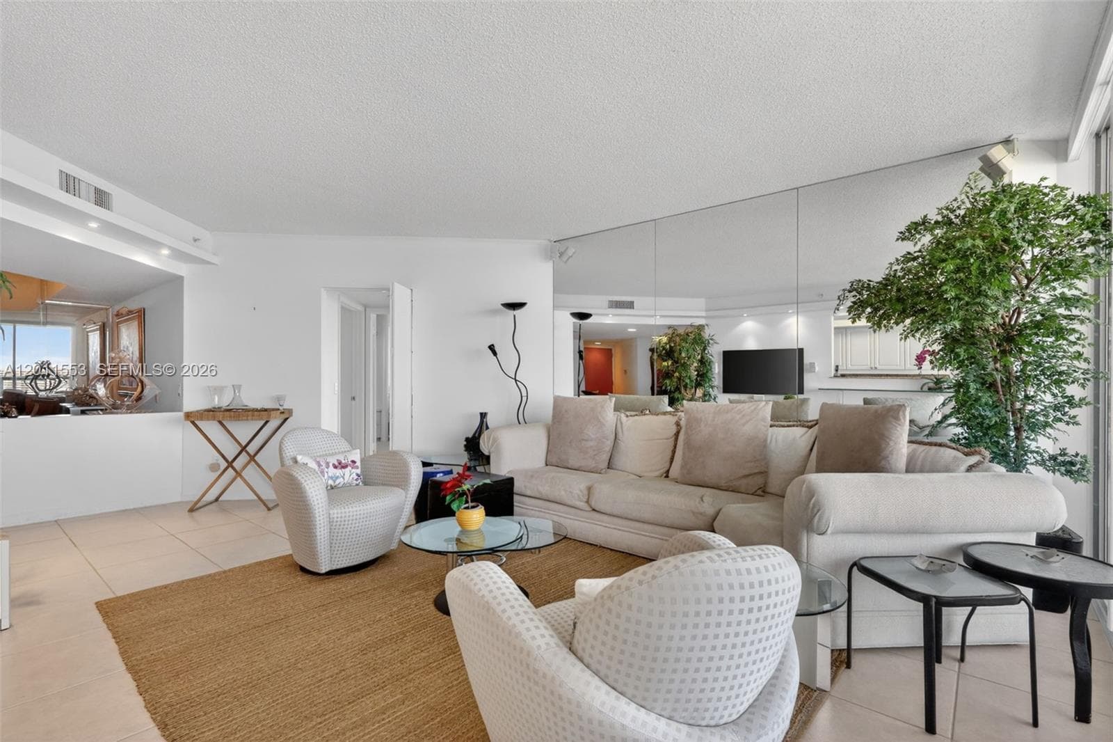 21205 YACHT CLUB DR 2409 photo 4
