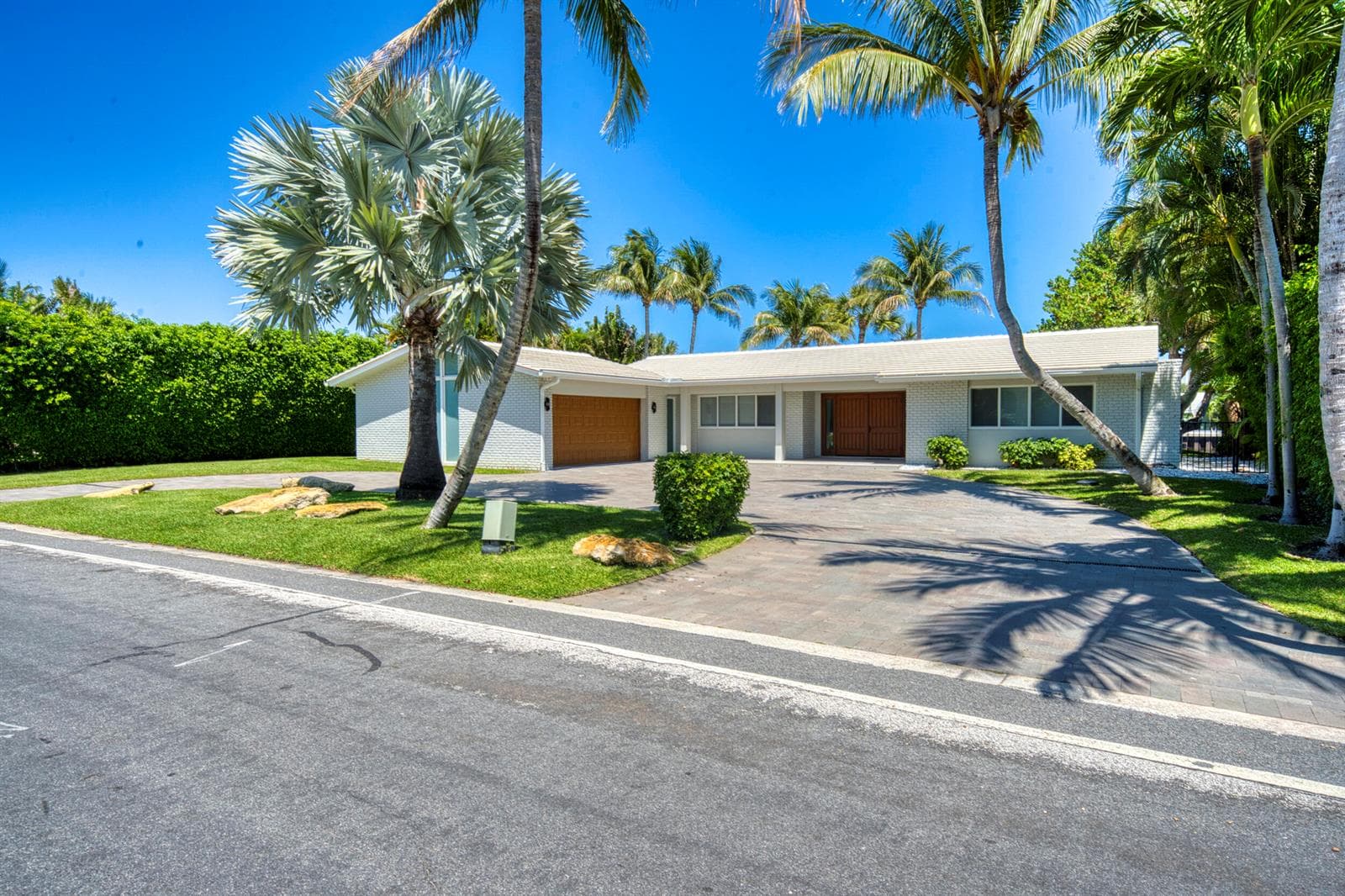2259 Ibis Isle Road E photo 3