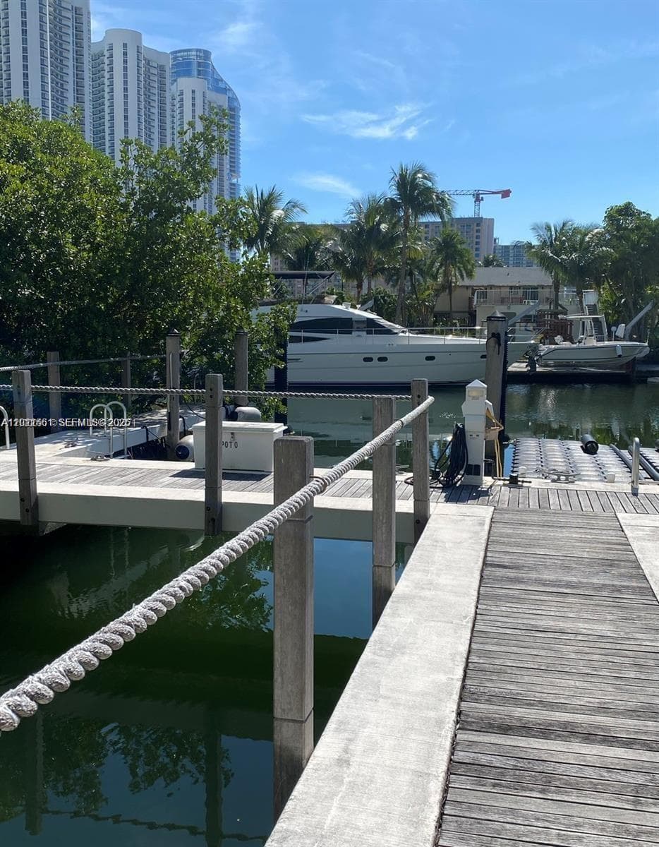 16400 Collins Ave photo 2