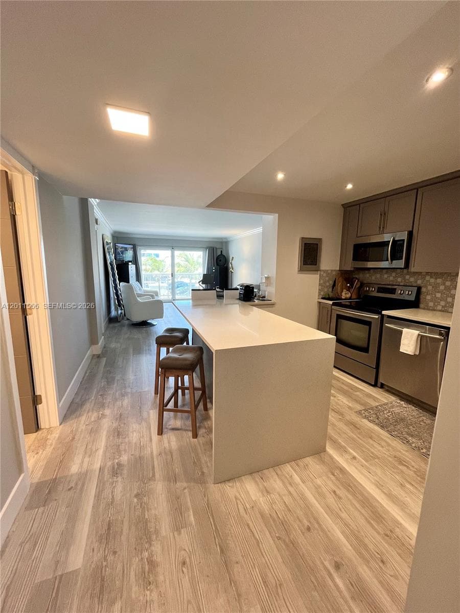 1801 Ocean Dr 203 photo 9