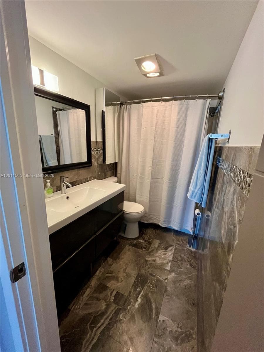1801 Ocean Dr 203 photo 18