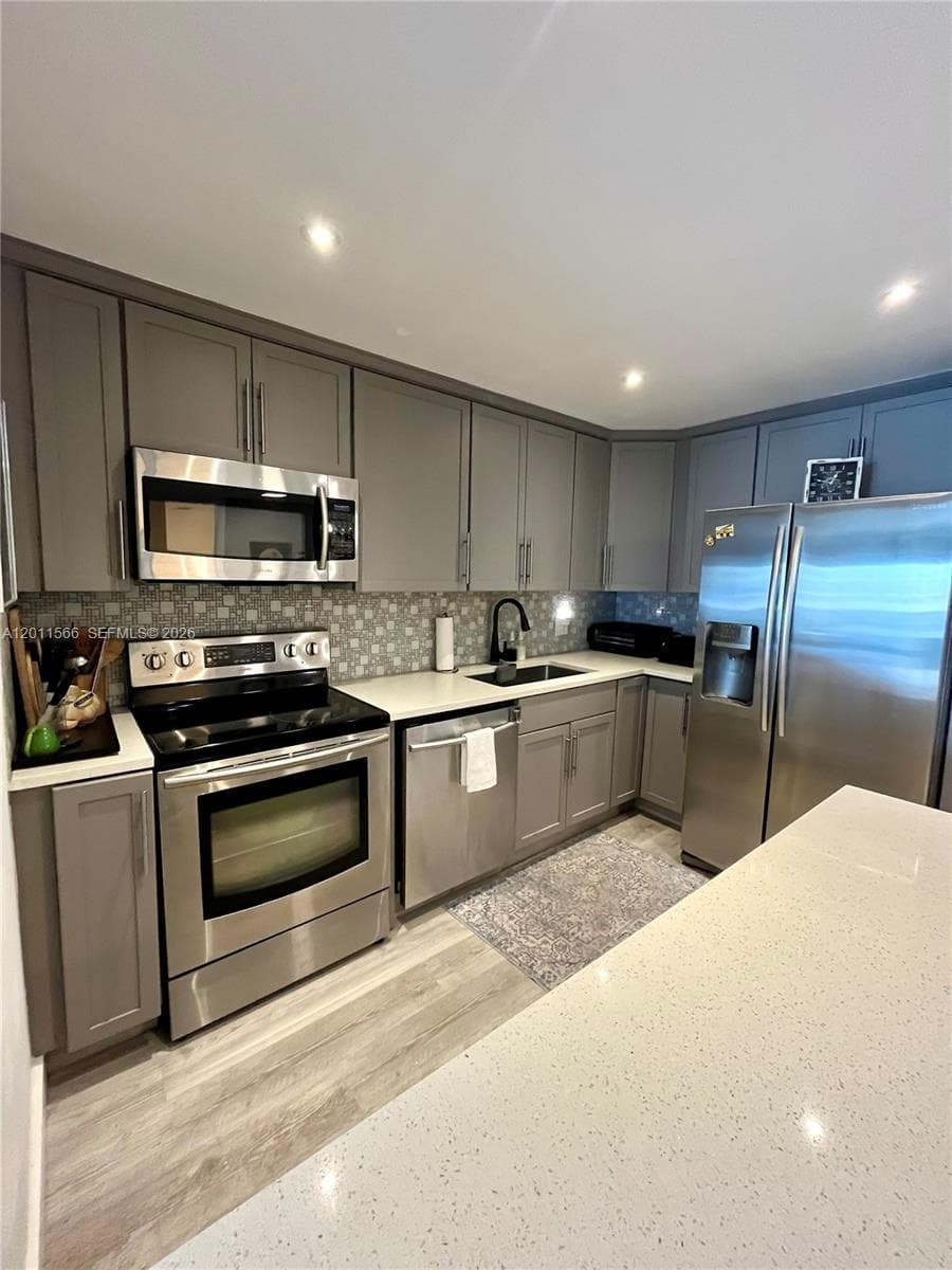 1801 Ocean Dr 203 photo 11