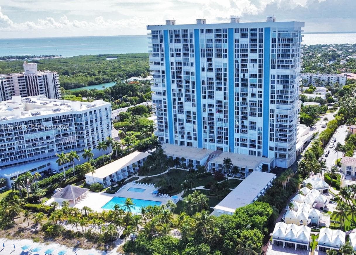 881 Ocean Dr 7D photo 3
