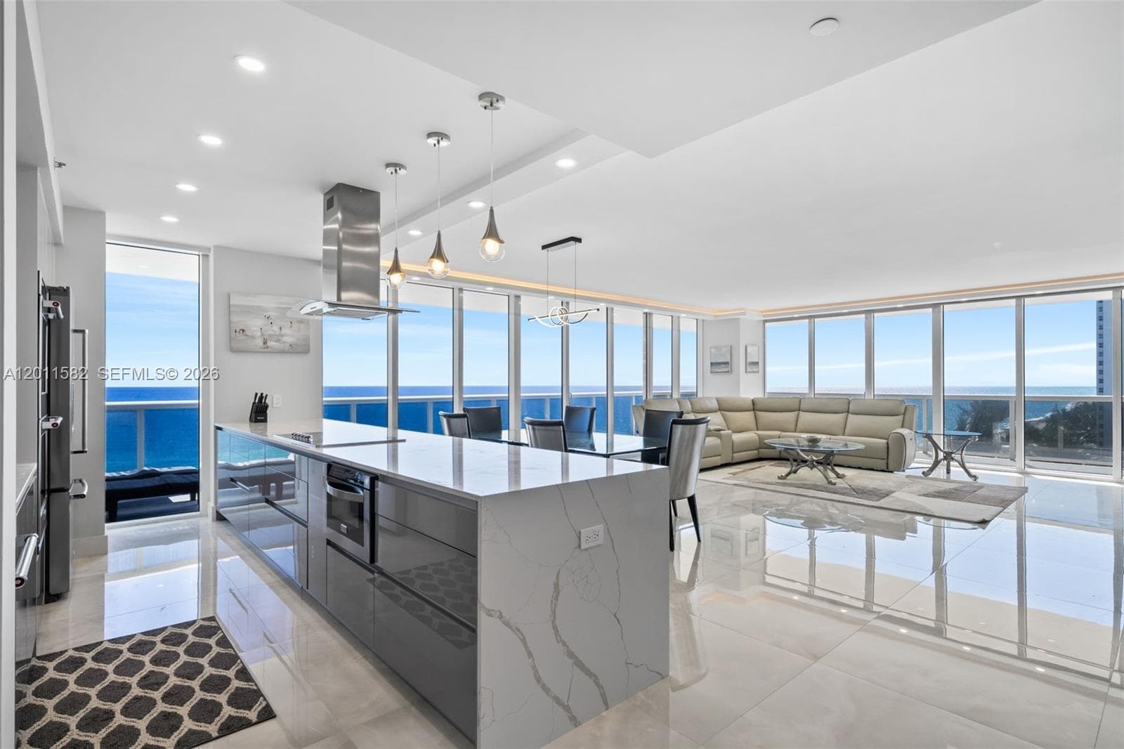 1830 Ocean Dr 1002 photo 2