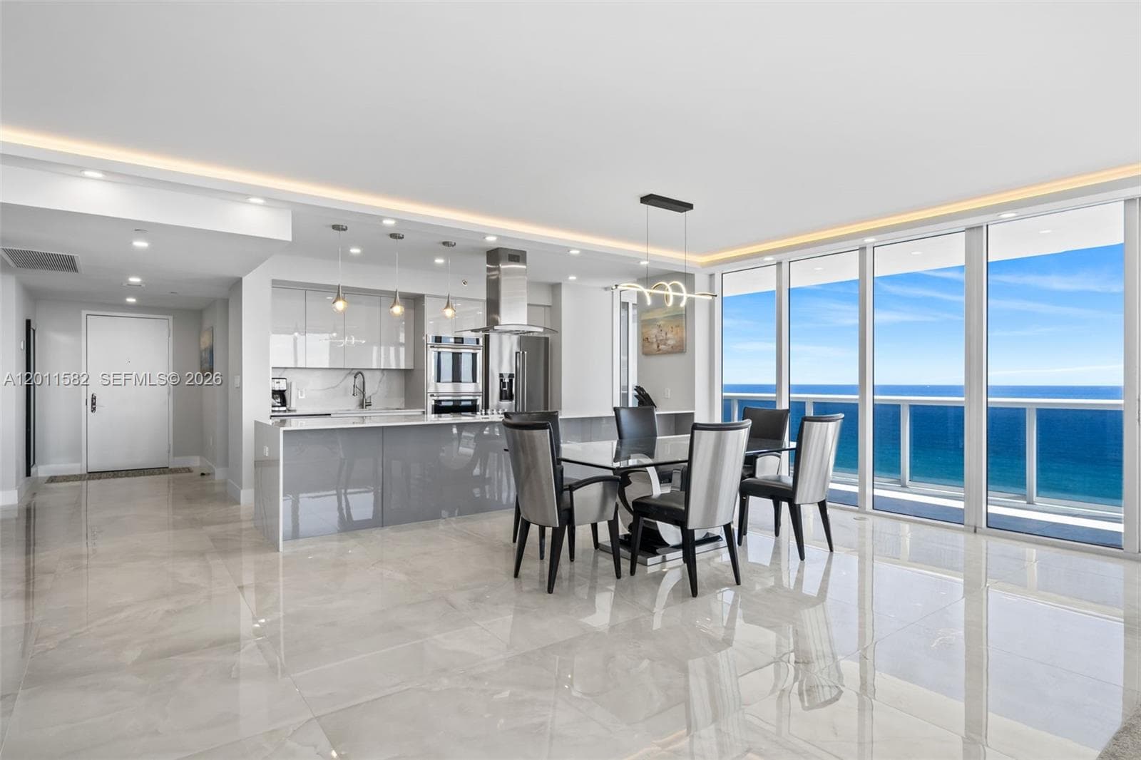 1830 Ocean Dr 1002 photo 3
