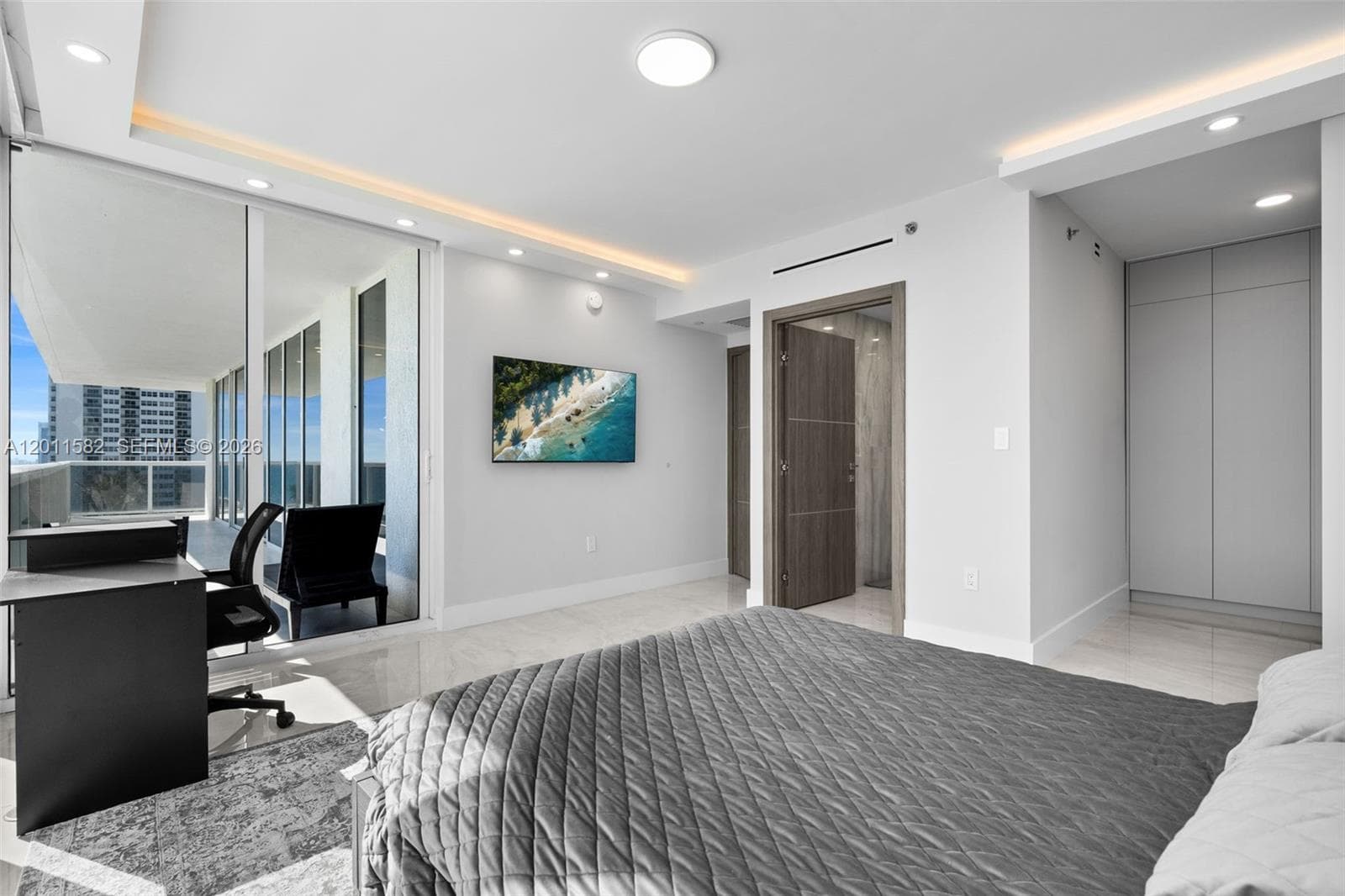 1830 Ocean Dr 1002 photo 24