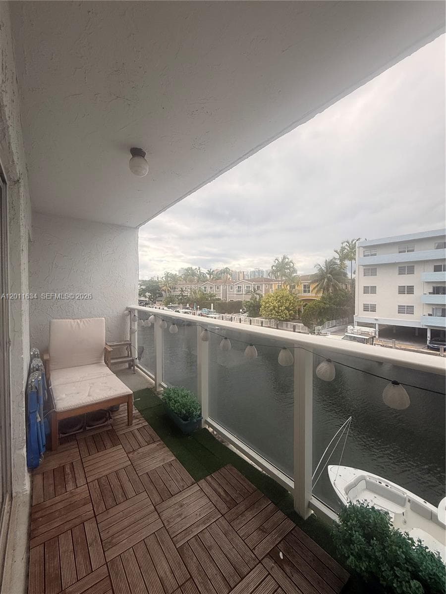3868 169th St 305 photo 15