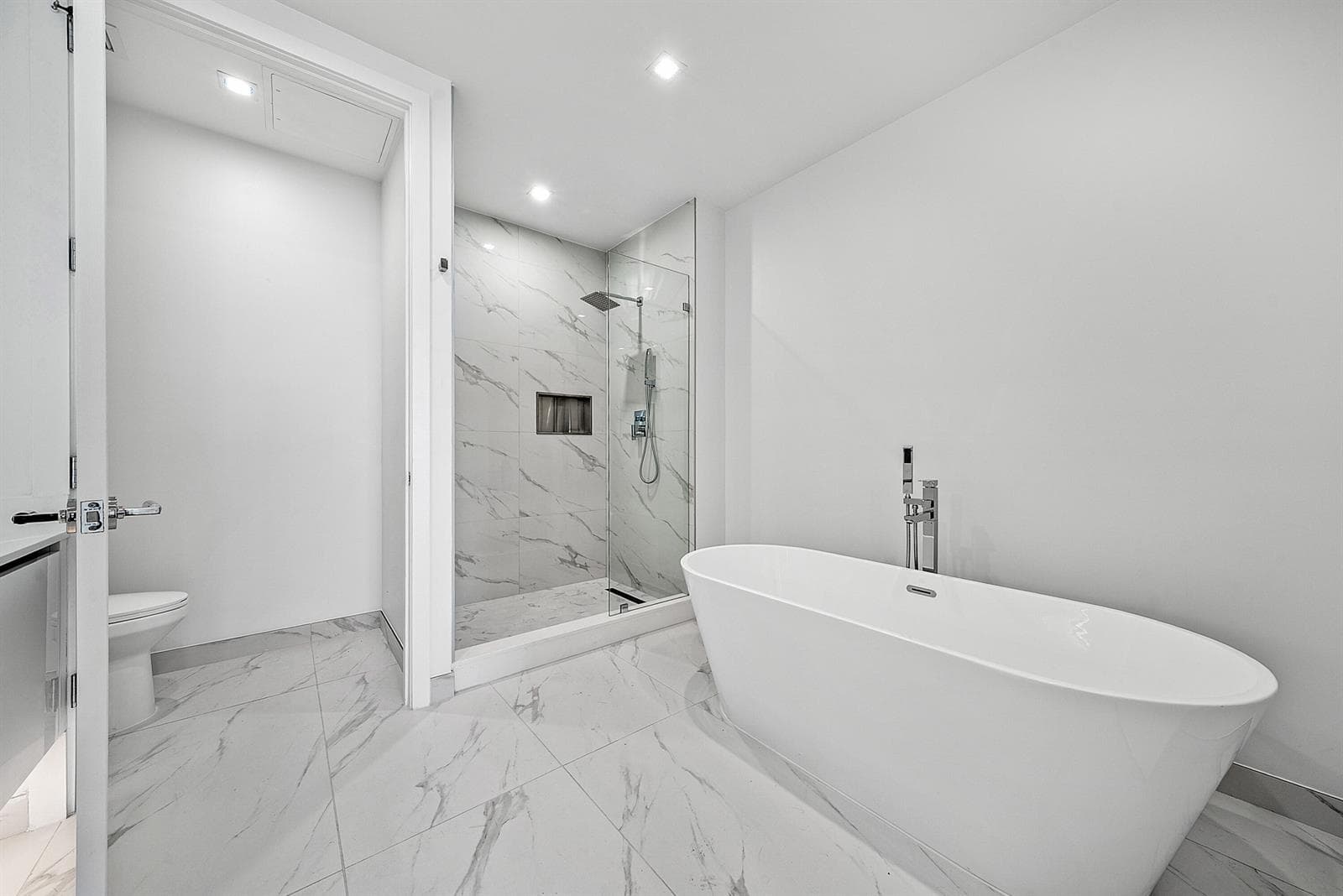 220 Lake Shore Drive 1508 photo 19