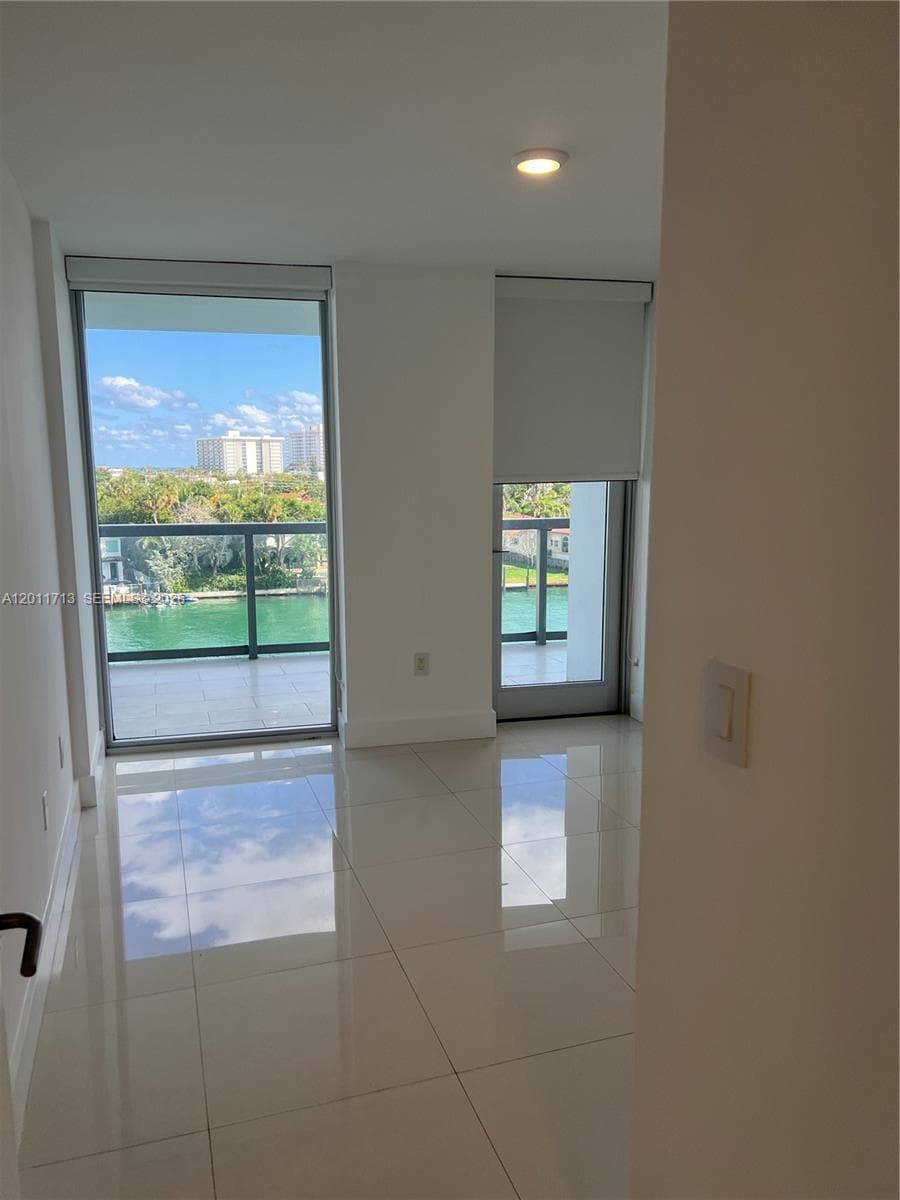 9261 Bay Harbor Dr 302 photo 3