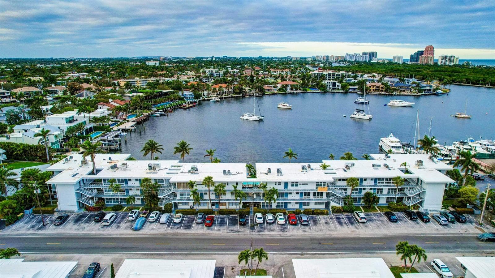2727 Yacht Club Boulevard 2a photo 2