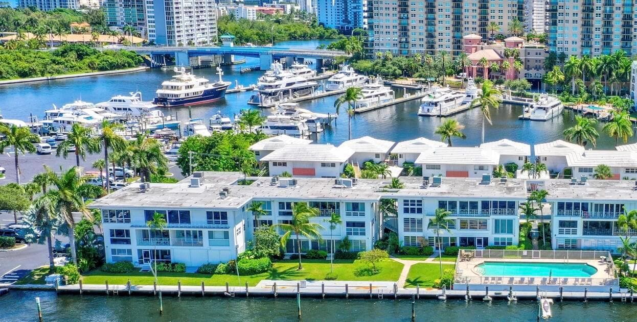 2727 Yacht Club Boulevard 2a photo 1