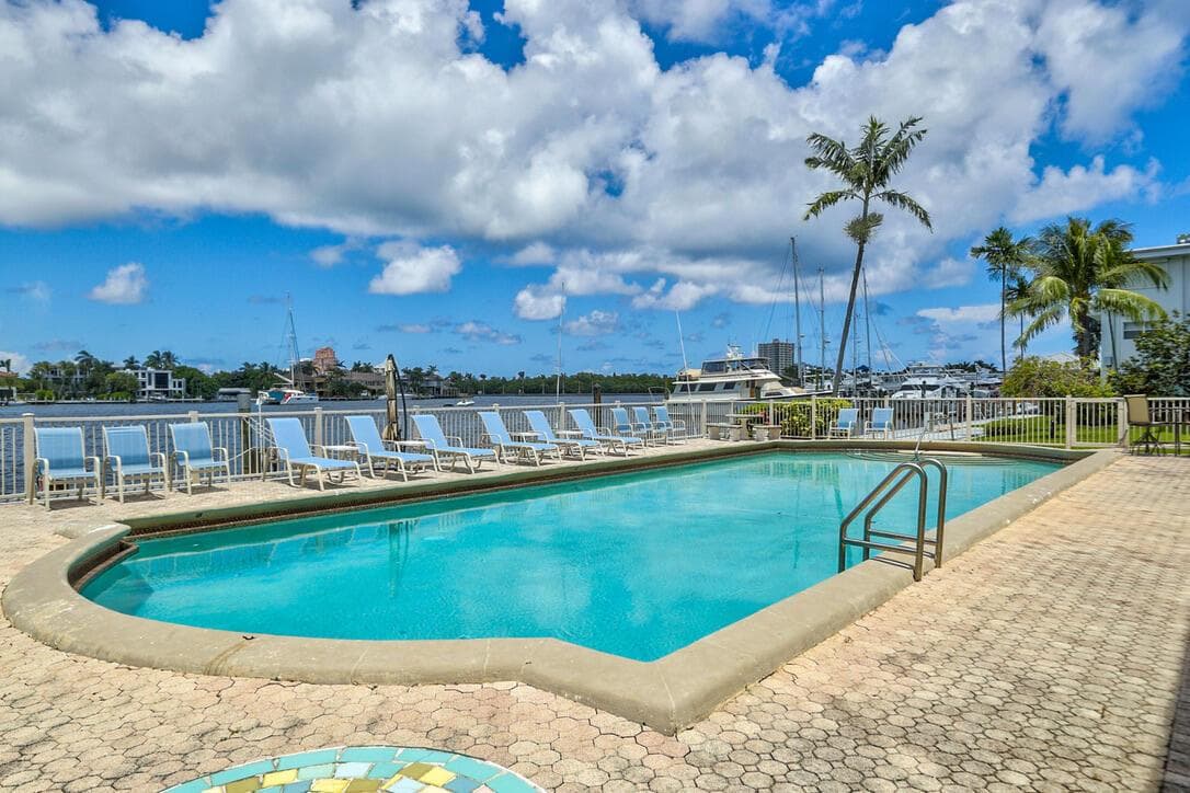 2727 Yacht Club Boulevard 2a photo 5