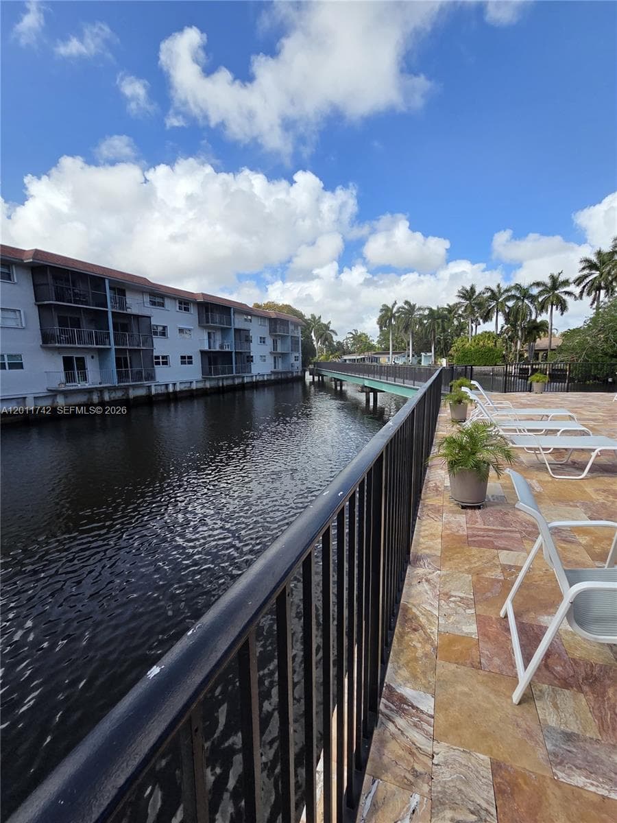 333 17th Ct 203B photo 18