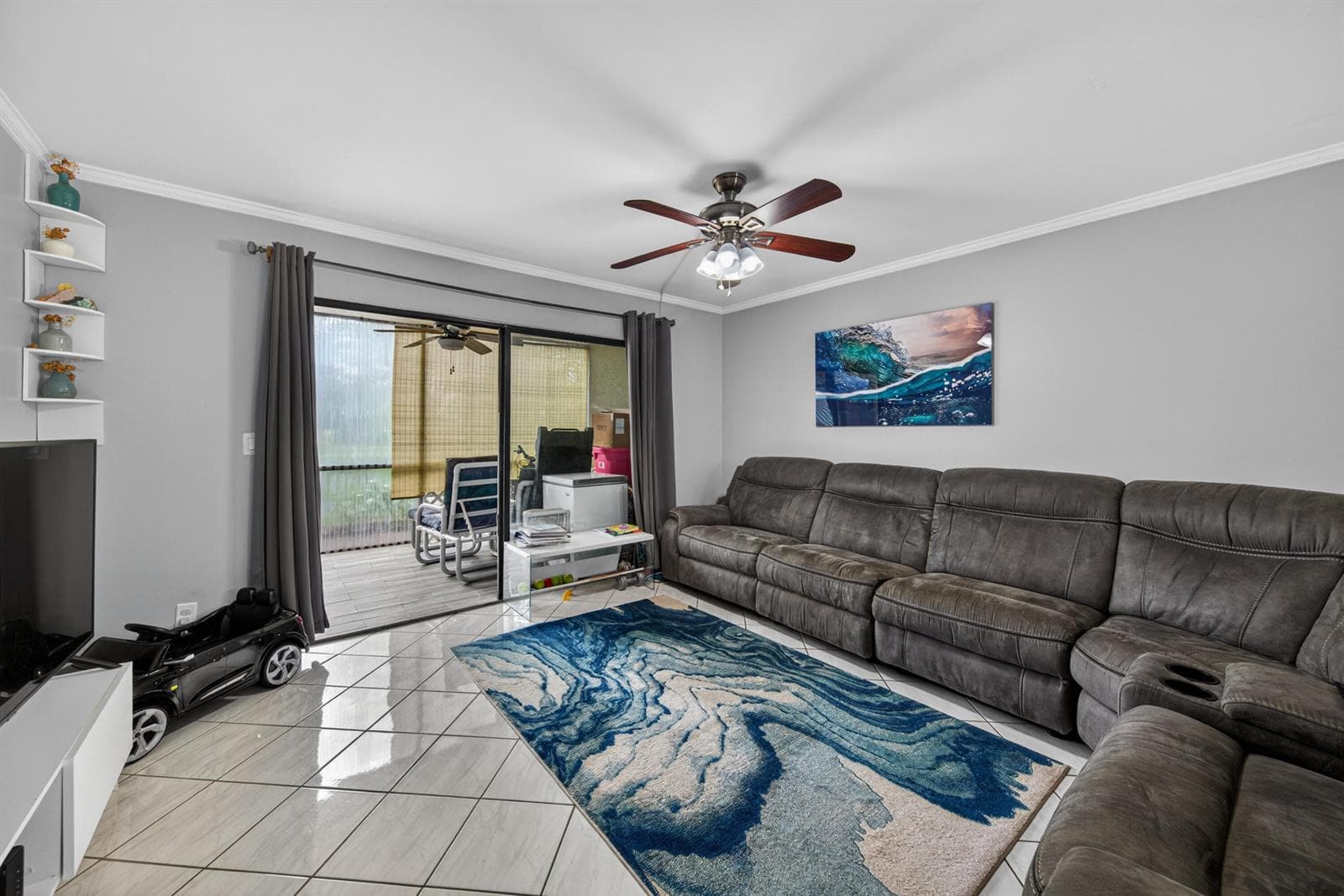 2200 S Cypress Bend Drive 101 photo 17