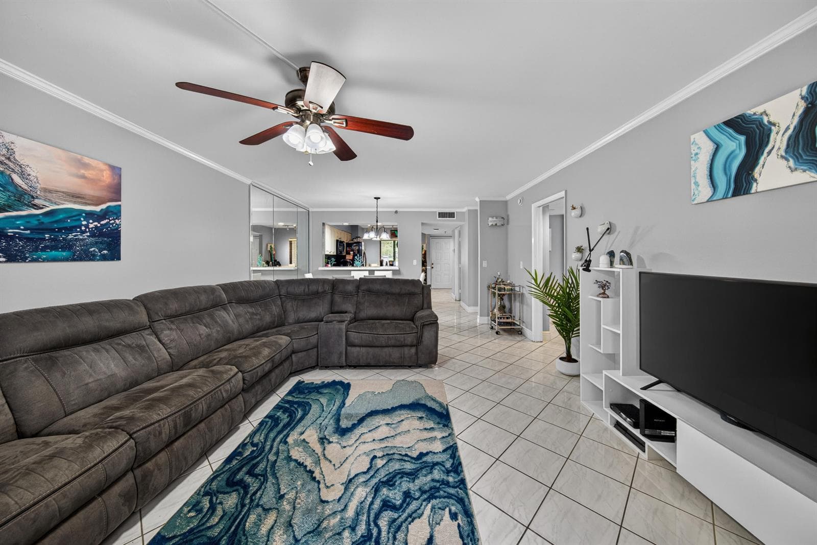 2200 S Cypress Bend Drive 101 photo 16