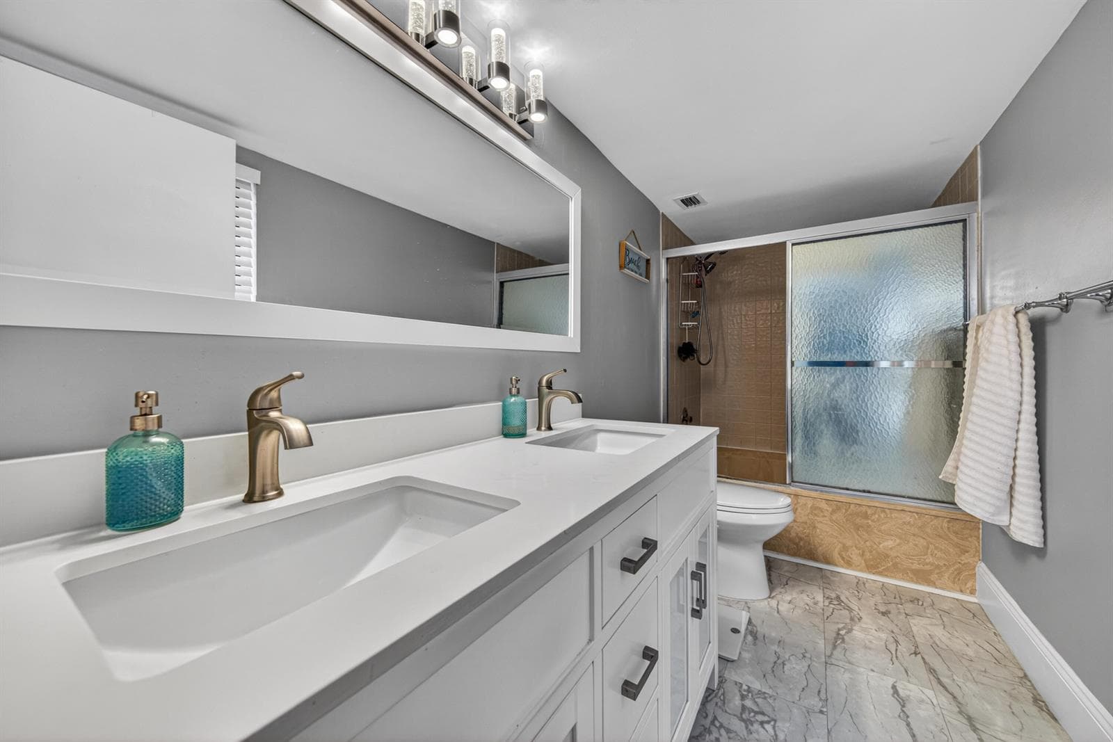 2200 S Cypress Bend Drive 101 photo 22
