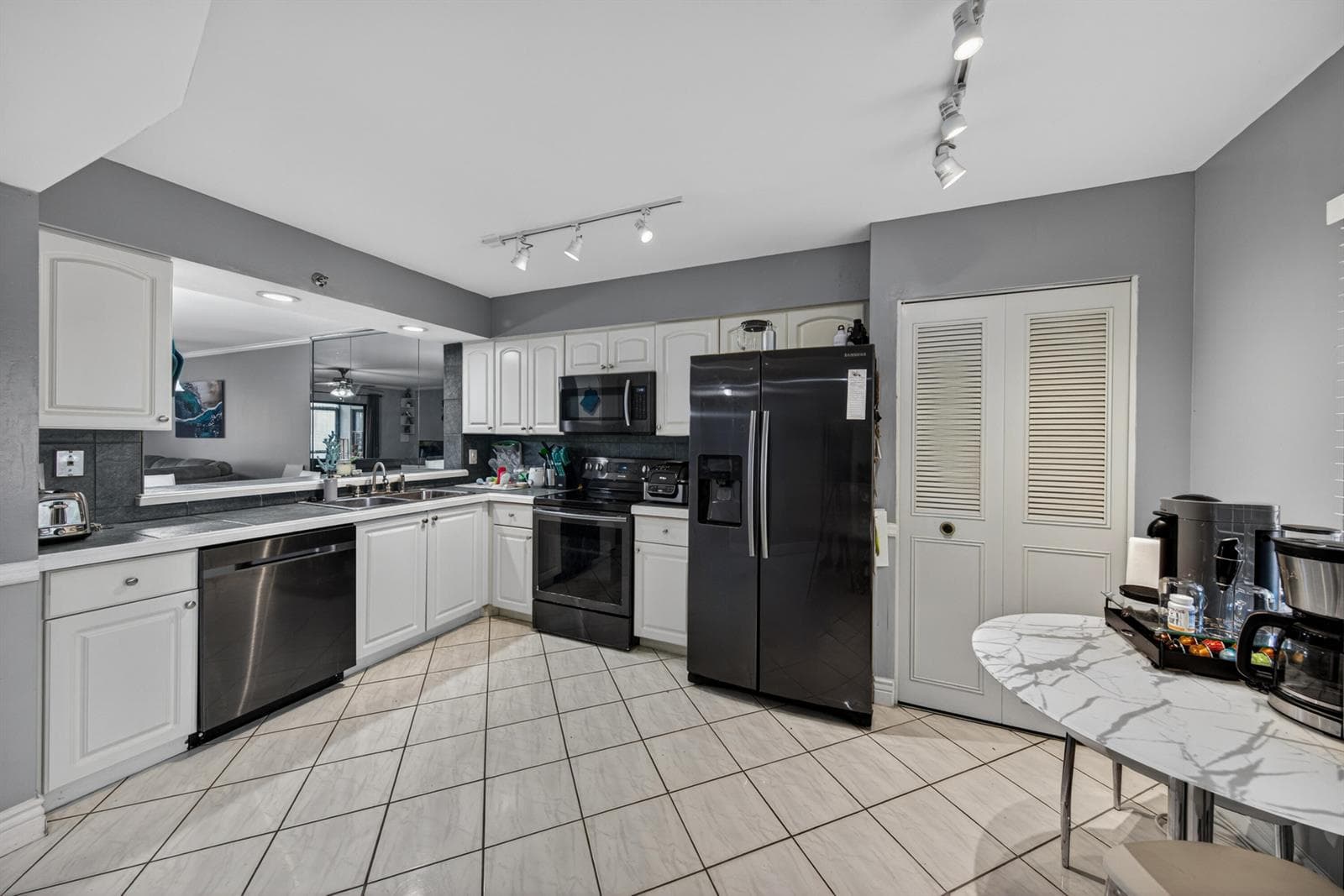2200 S Cypress Bend Drive 101 photo 10