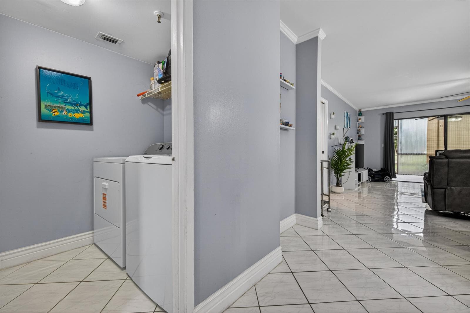 2200 S Cypress Bend Drive 101 photo 11