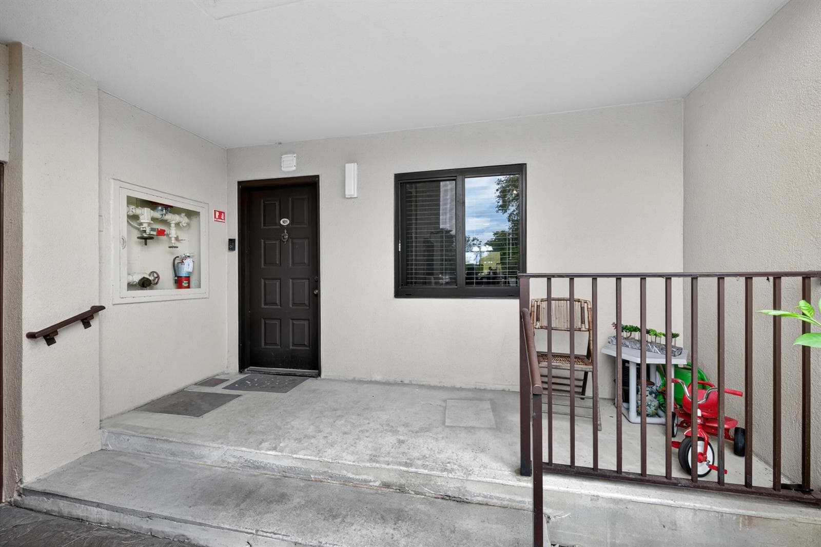 2200 S Cypress Bend Drive 101 photo 4