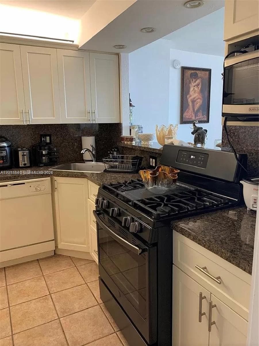 3140 Ocean Dr 2303 photo 6