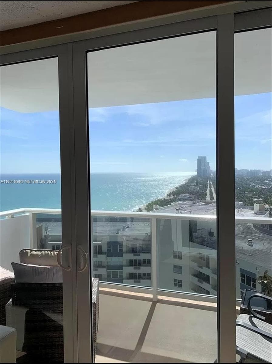 3140 Ocean Dr 2303 photo 1