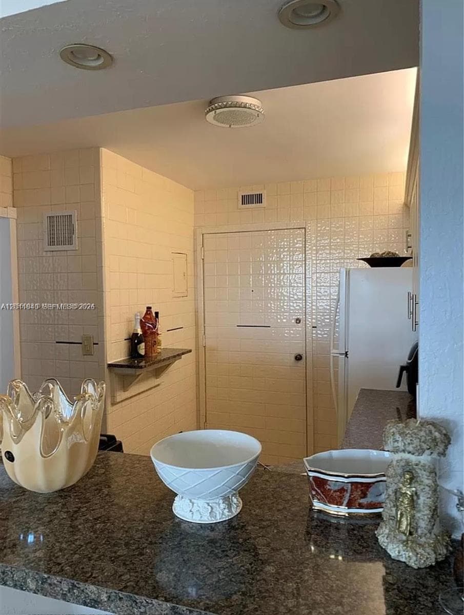 3140 Ocean Dr 2303 photo 5