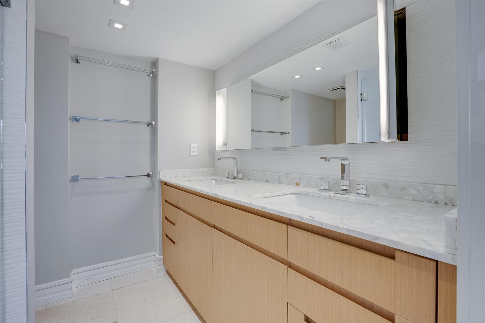 2000 S Ocean Lane 202 photo 6