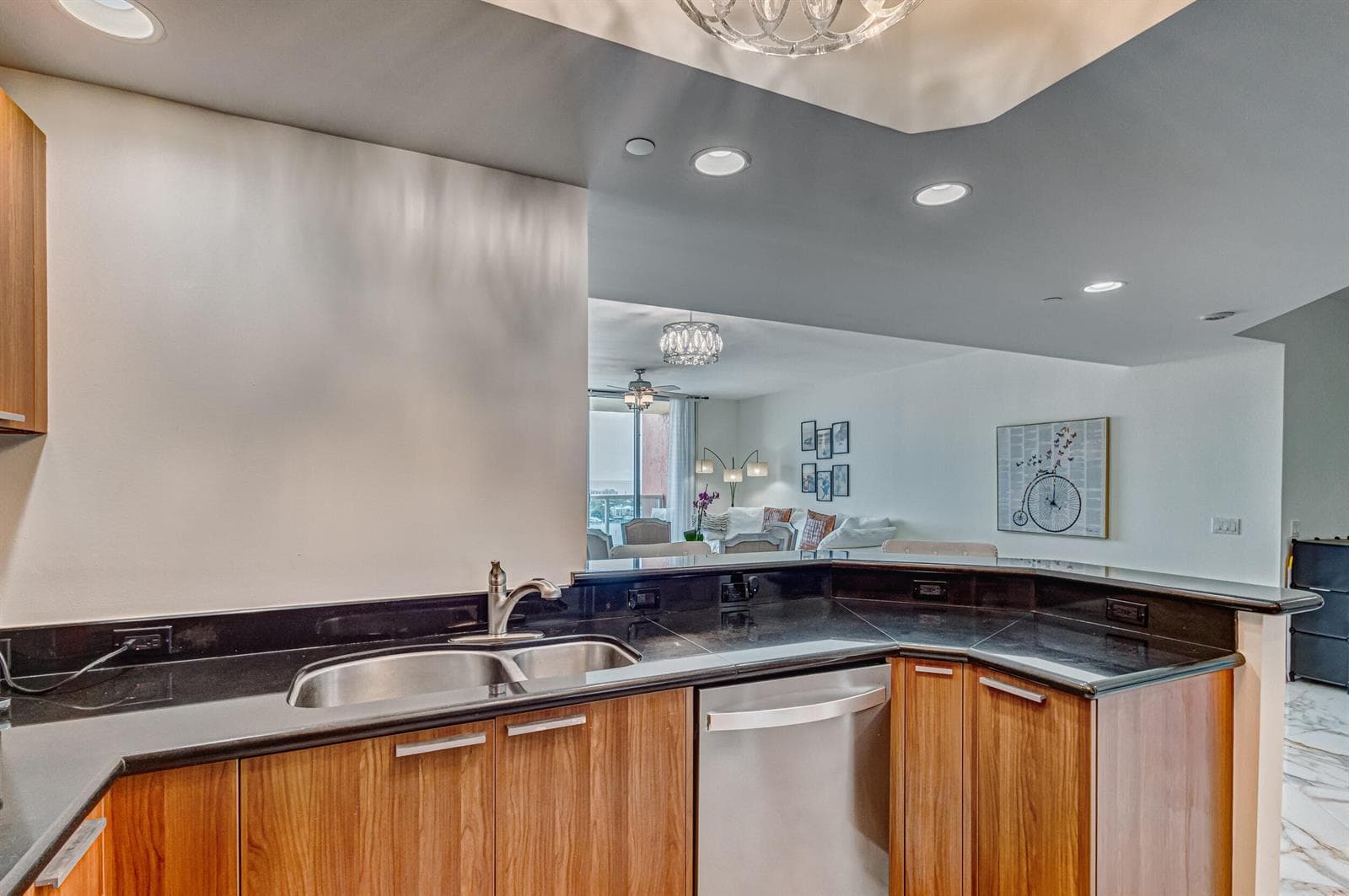 2640 Lake Shore Drive 2014 photo 5