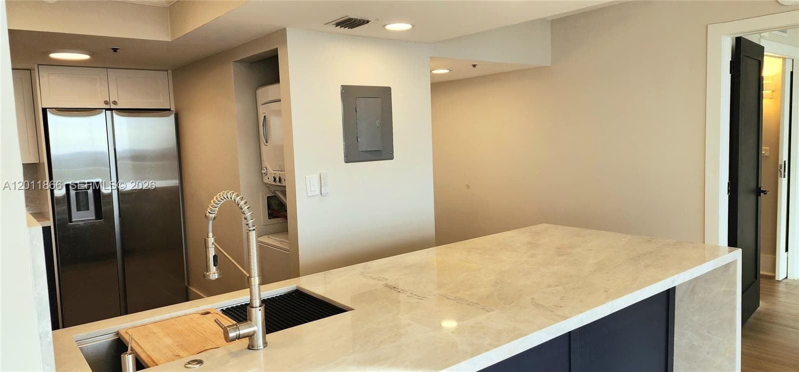 7601 E Treasure Dr 1411 photo 9