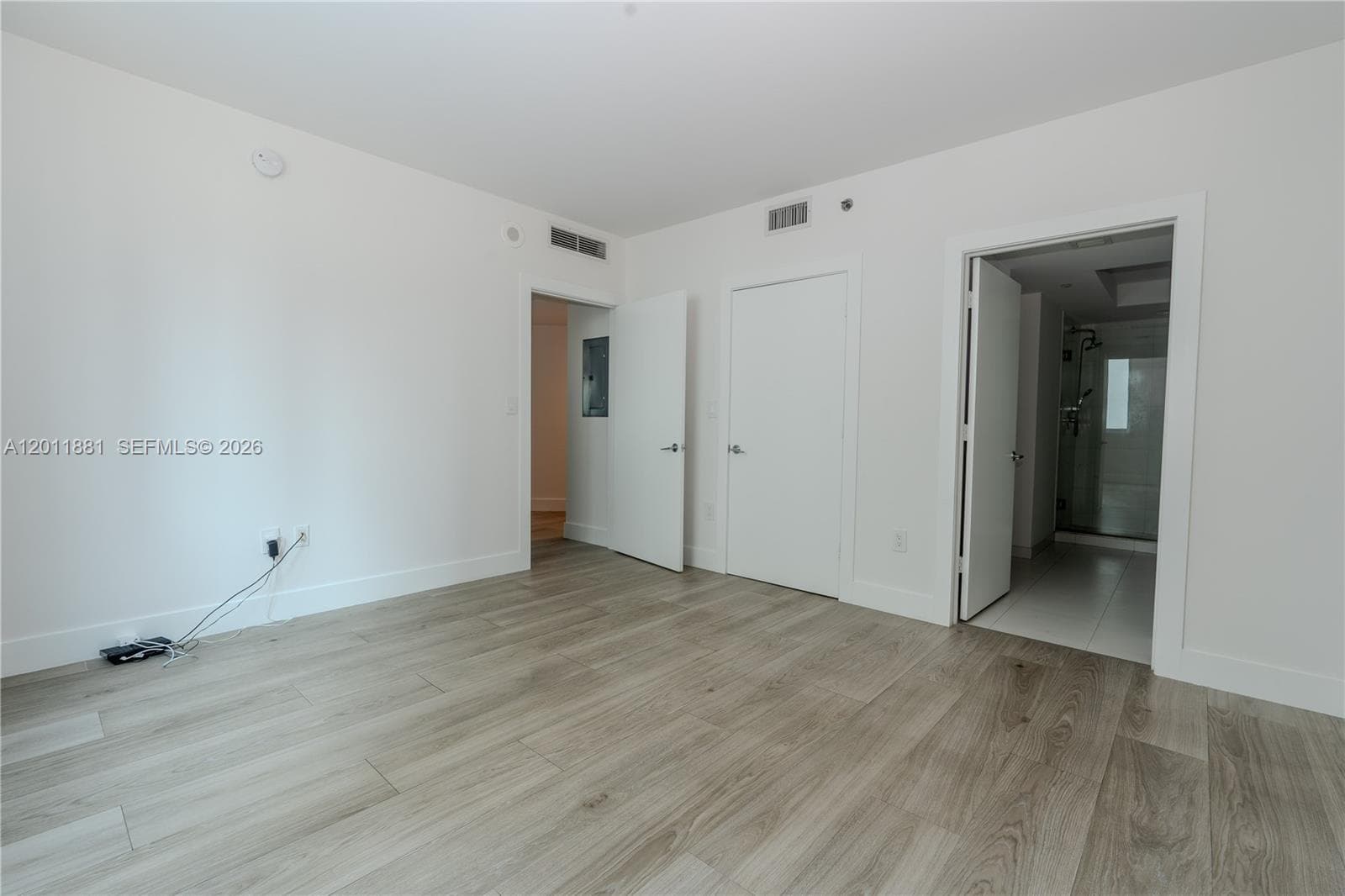 500 Brickell Ave 1407 photo 23