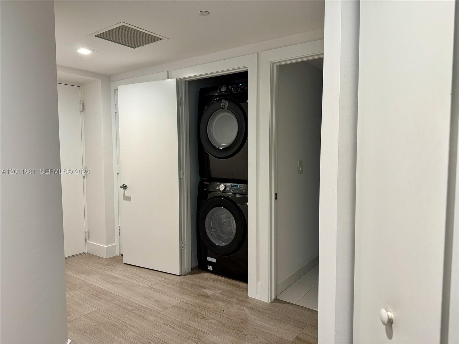 500 Brickell Ave 1407 photo 6