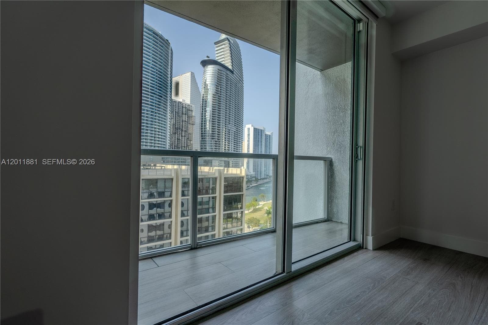 500 Brickell Ave 1407 photo 17
