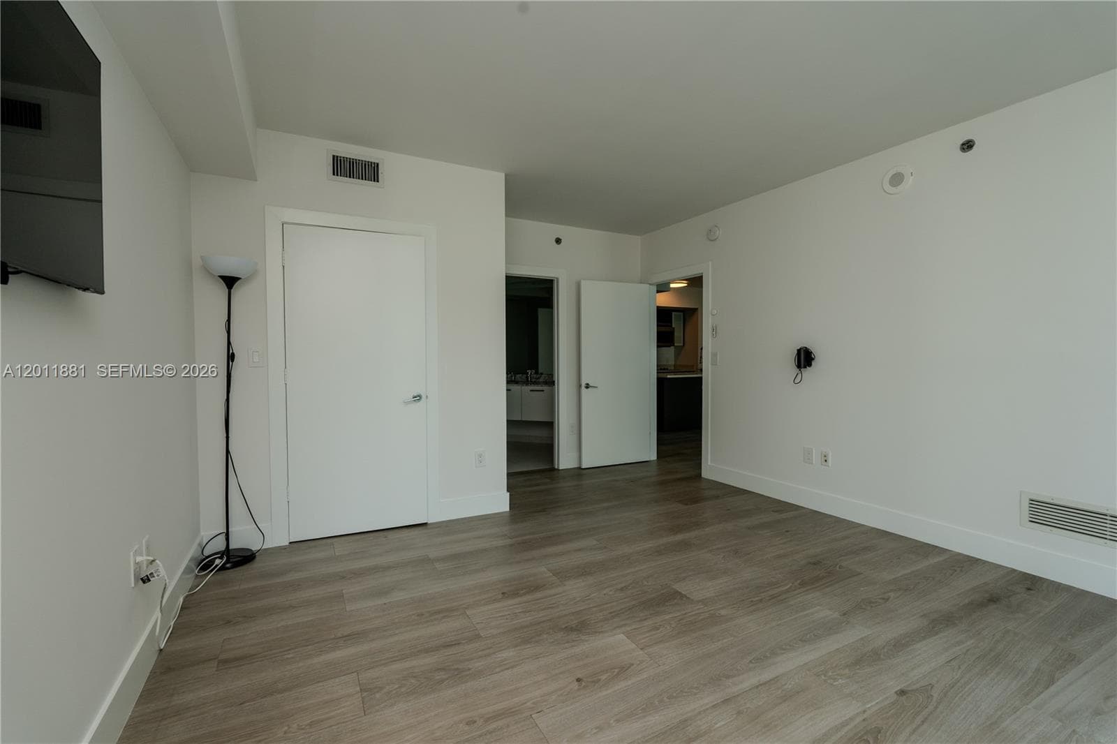 500 Brickell Ave 1407 photo 16