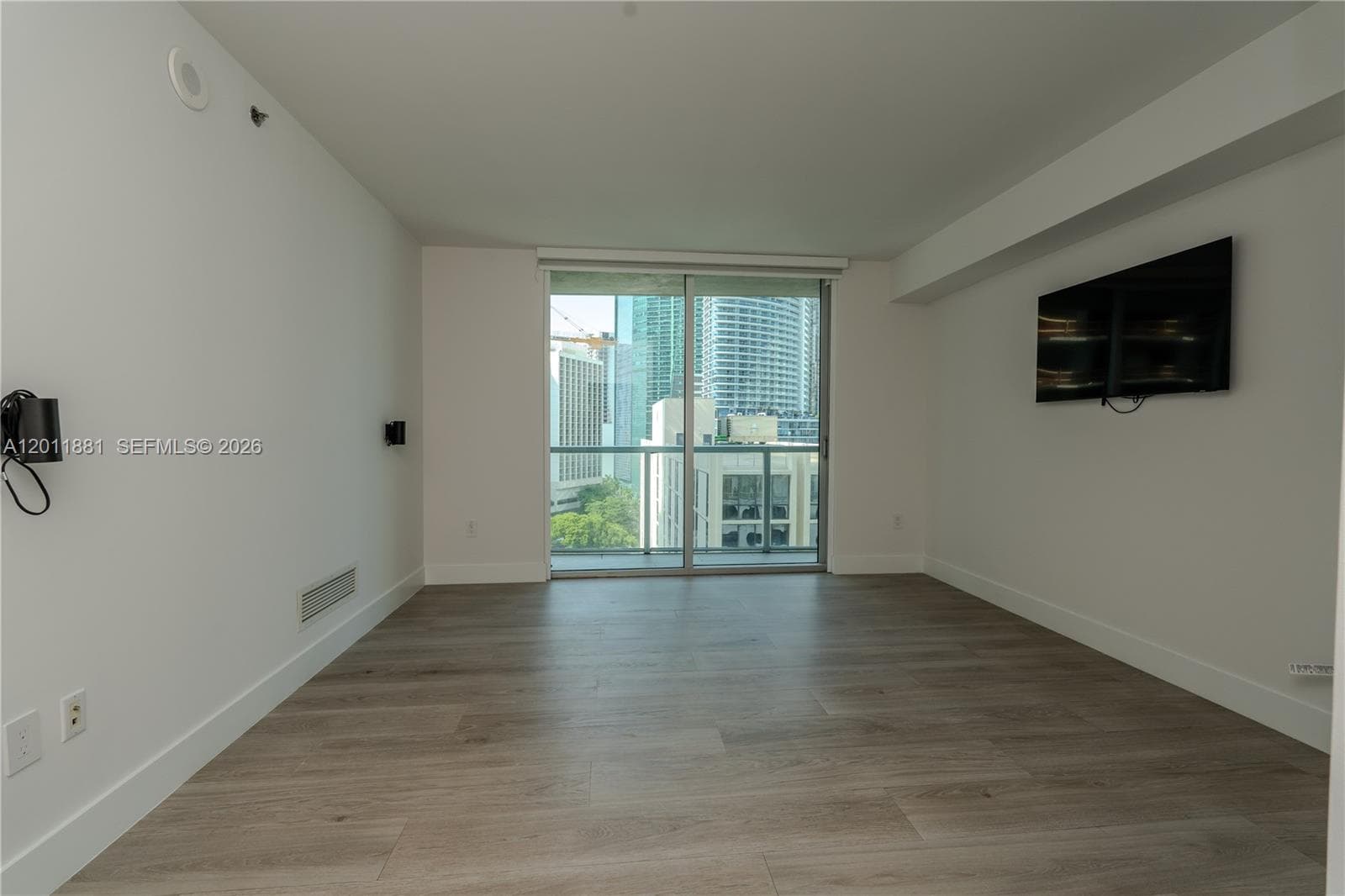 500 Brickell Ave 1407 photo 3