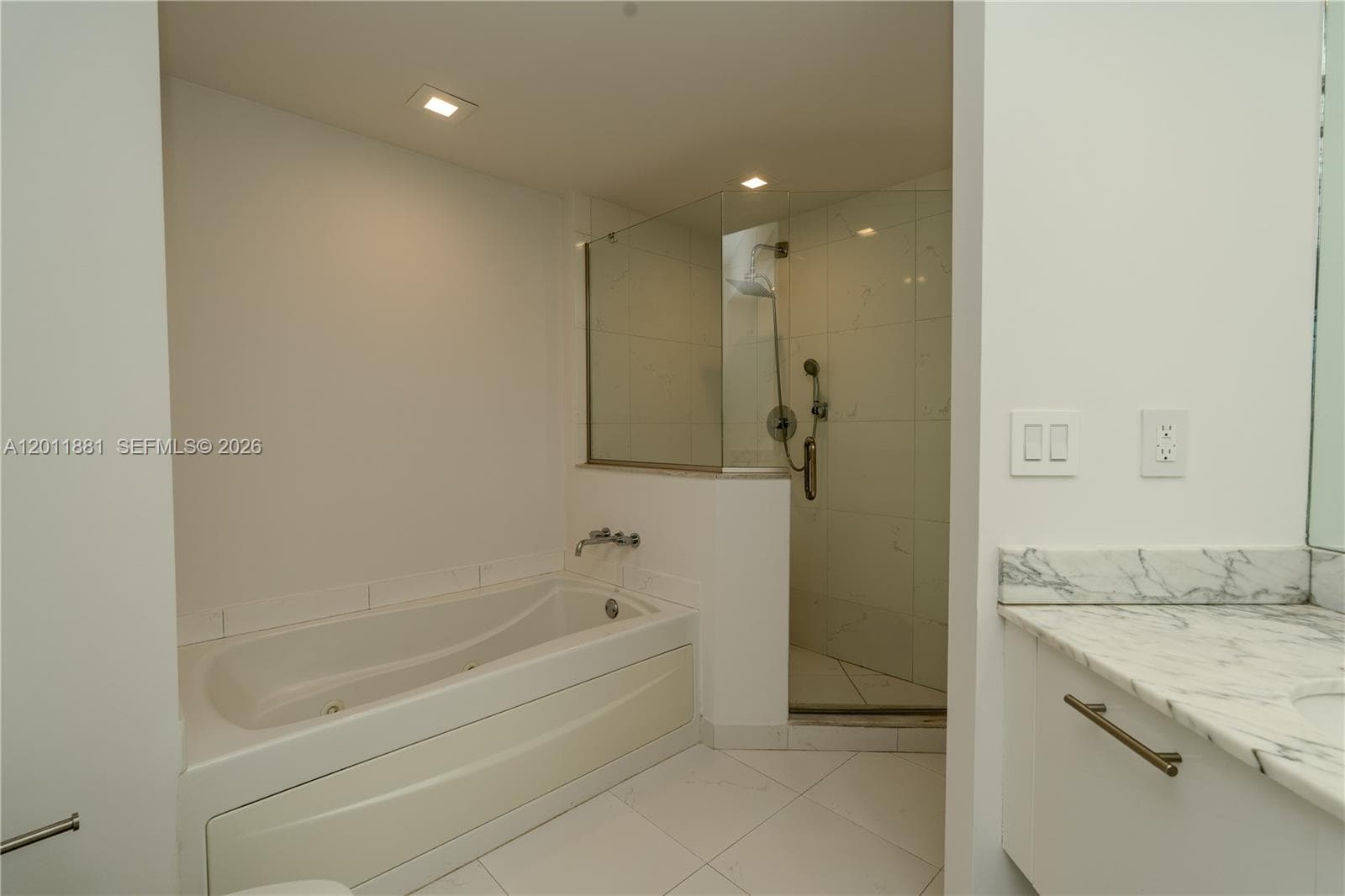 500 Brickell Ave 1407 photo 20