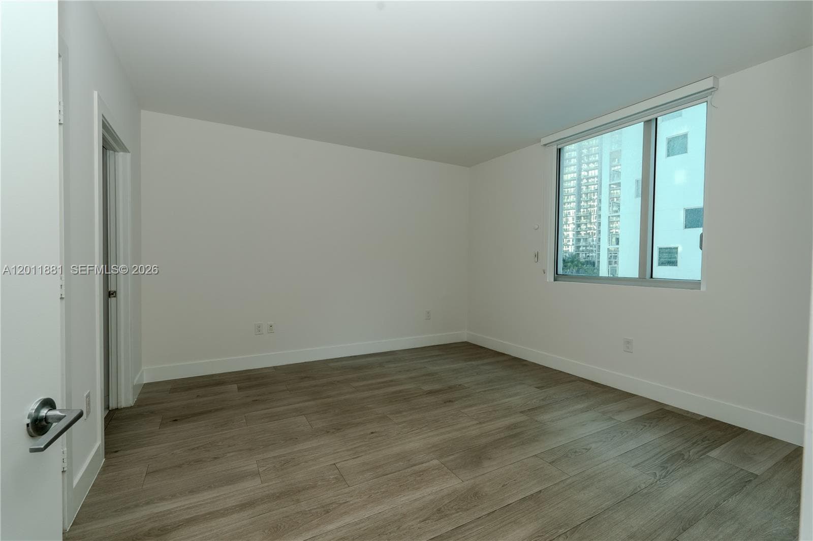 500 Brickell Ave 1407 photo 24